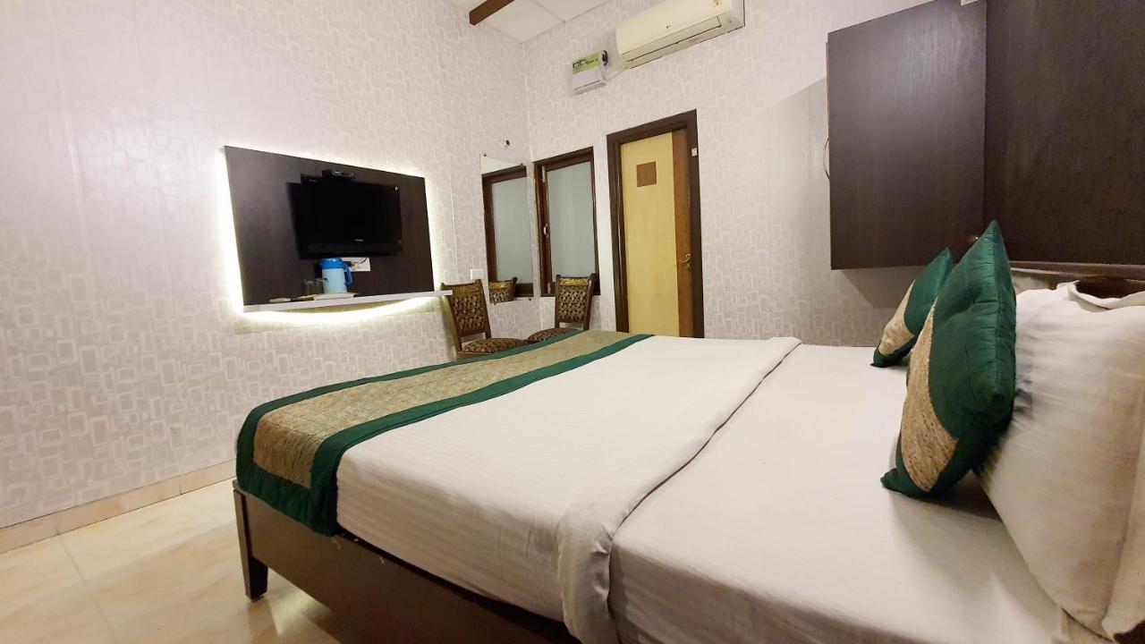 Hotel Hk Continental Амрітсар Екстер'єр фото