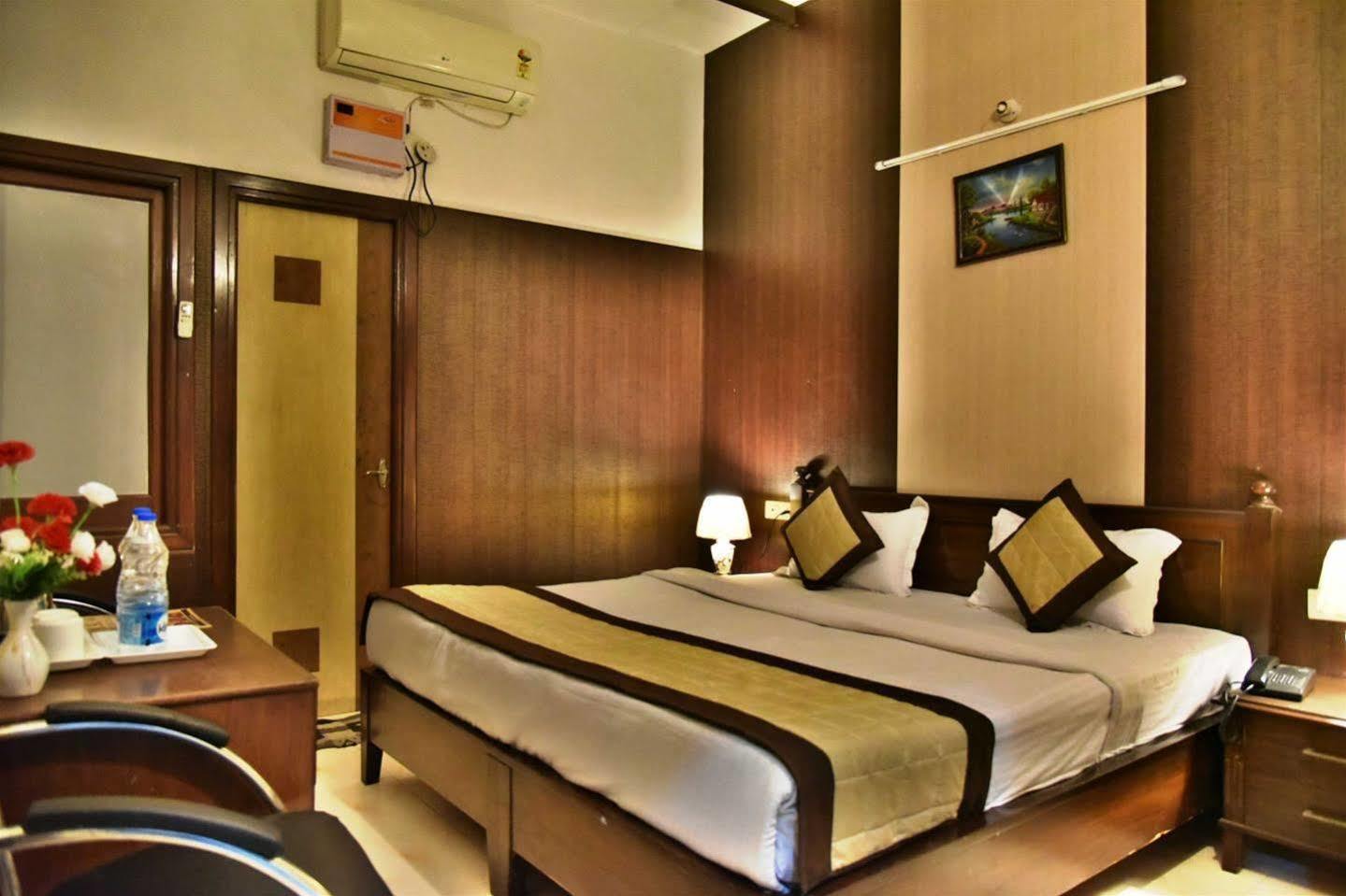 Hotel Hk Continental Амрітсар Екстер'єр фото
